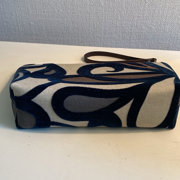 Add Libb POPPY HANDBAG w/wrist strap. Unique and handmade. Like new! - Picture 5 of 7